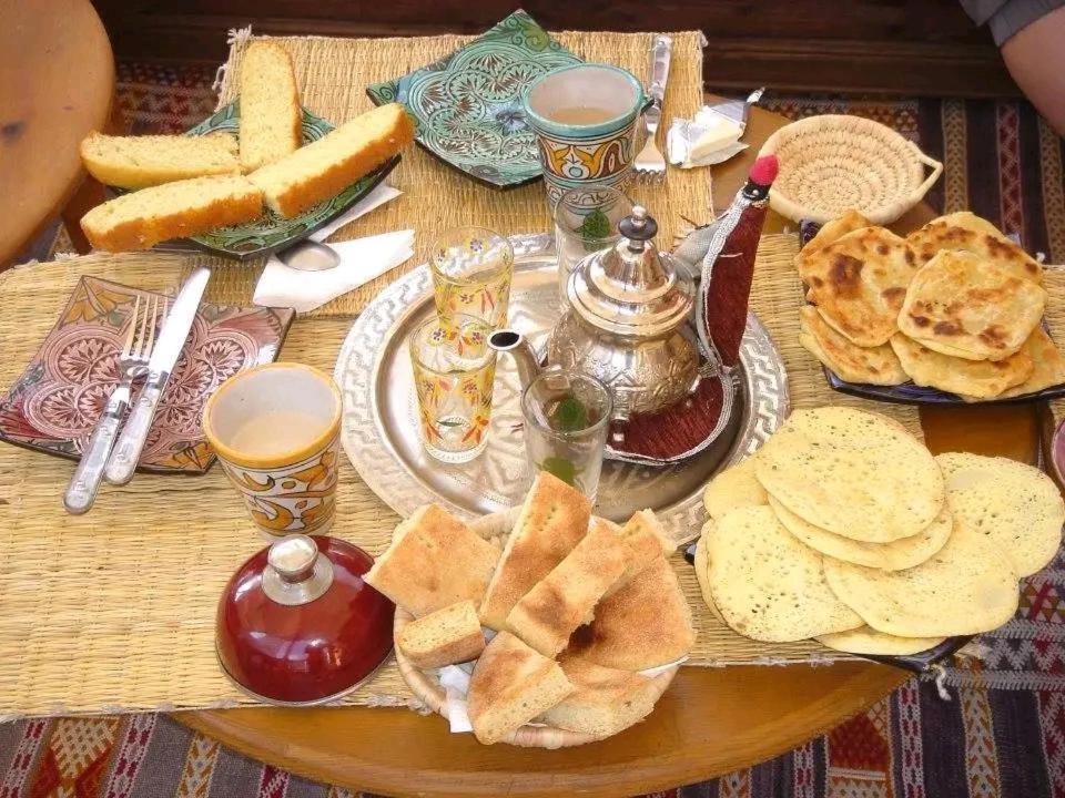 Riad Pizzeria Marhaba Akhendachou n'Ait Ouffi 外观 照片