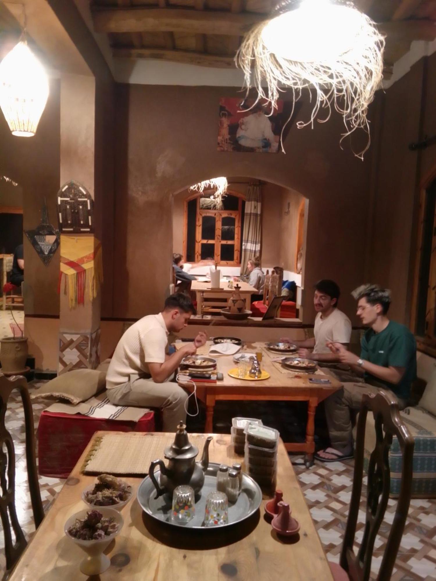 Riad Pizzeria Marhaba Akhendachou n'Ait Ouffi 外观 照片